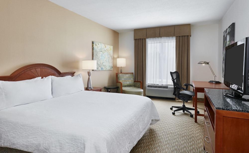 Hilton Garden Inn Charlotte North Экстерьер фото