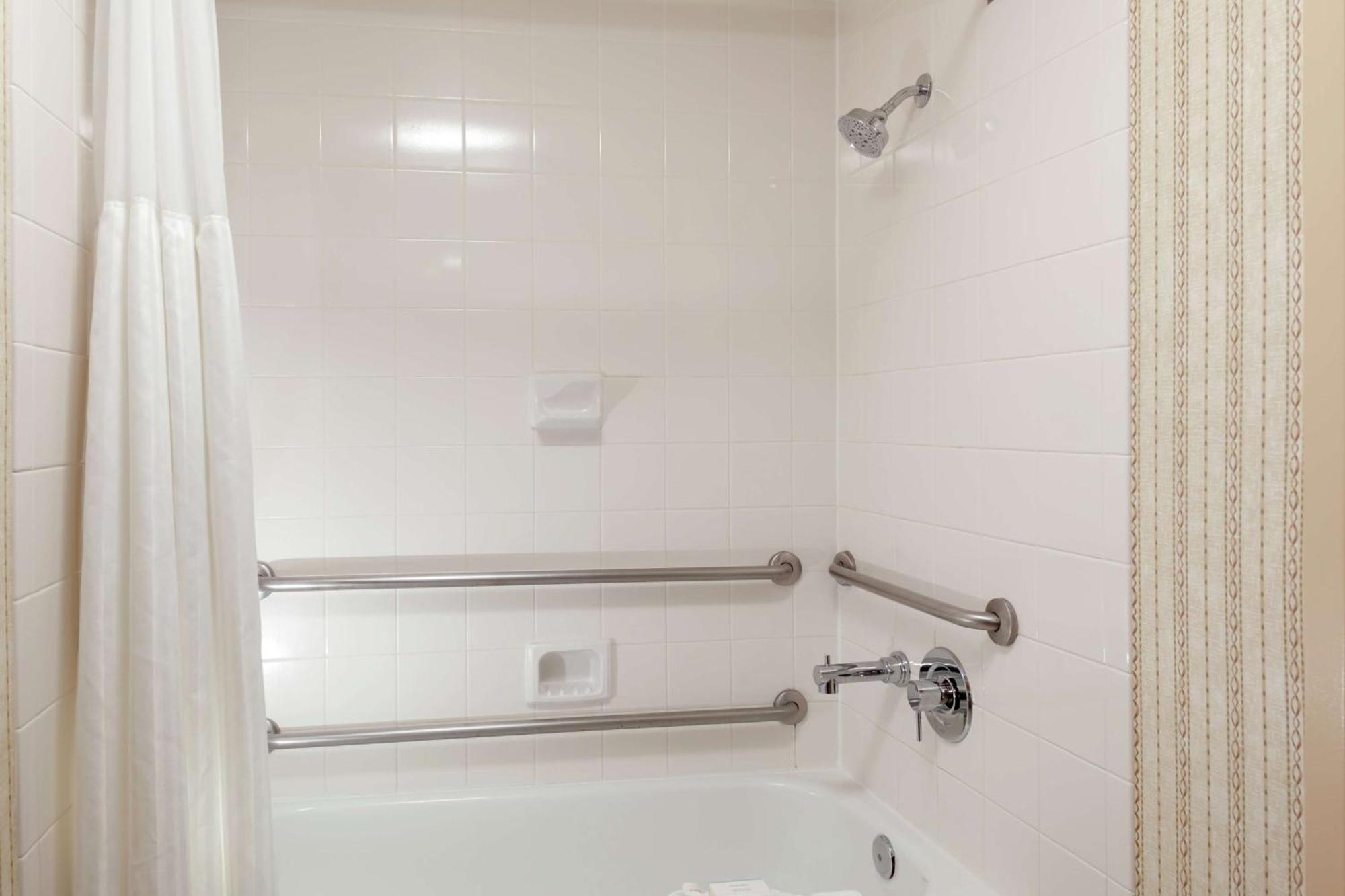 Hilton Garden Inn Charlotte North Экстерьер фото