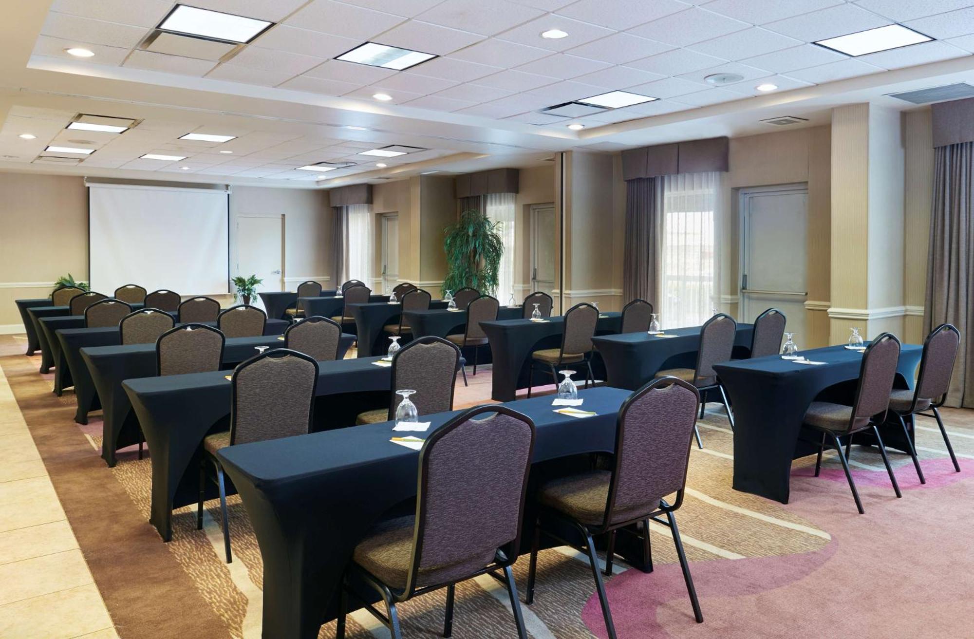 Hilton Garden Inn Charlotte North Экстерьер фото