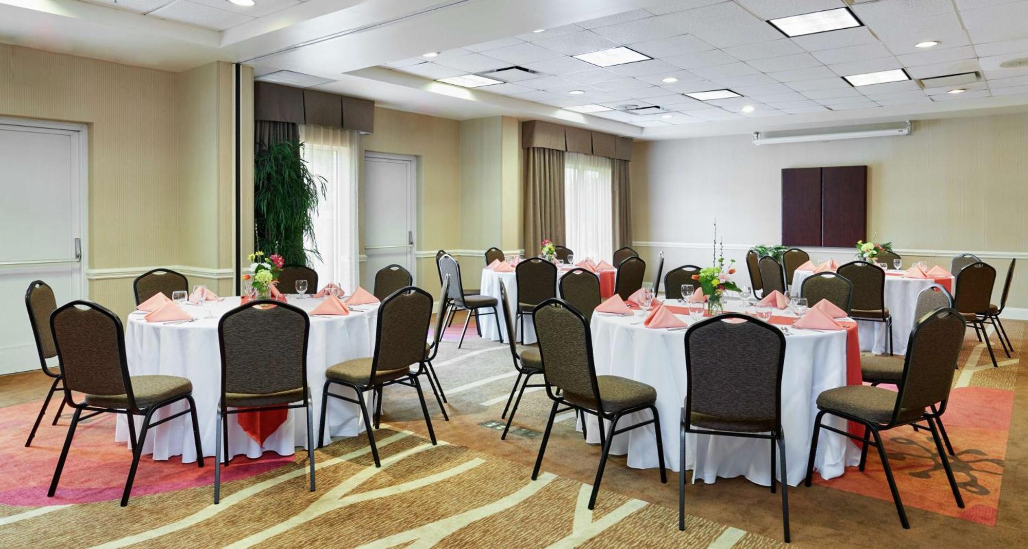 Hilton Garden Inn Charlotte North Экстерьер фото