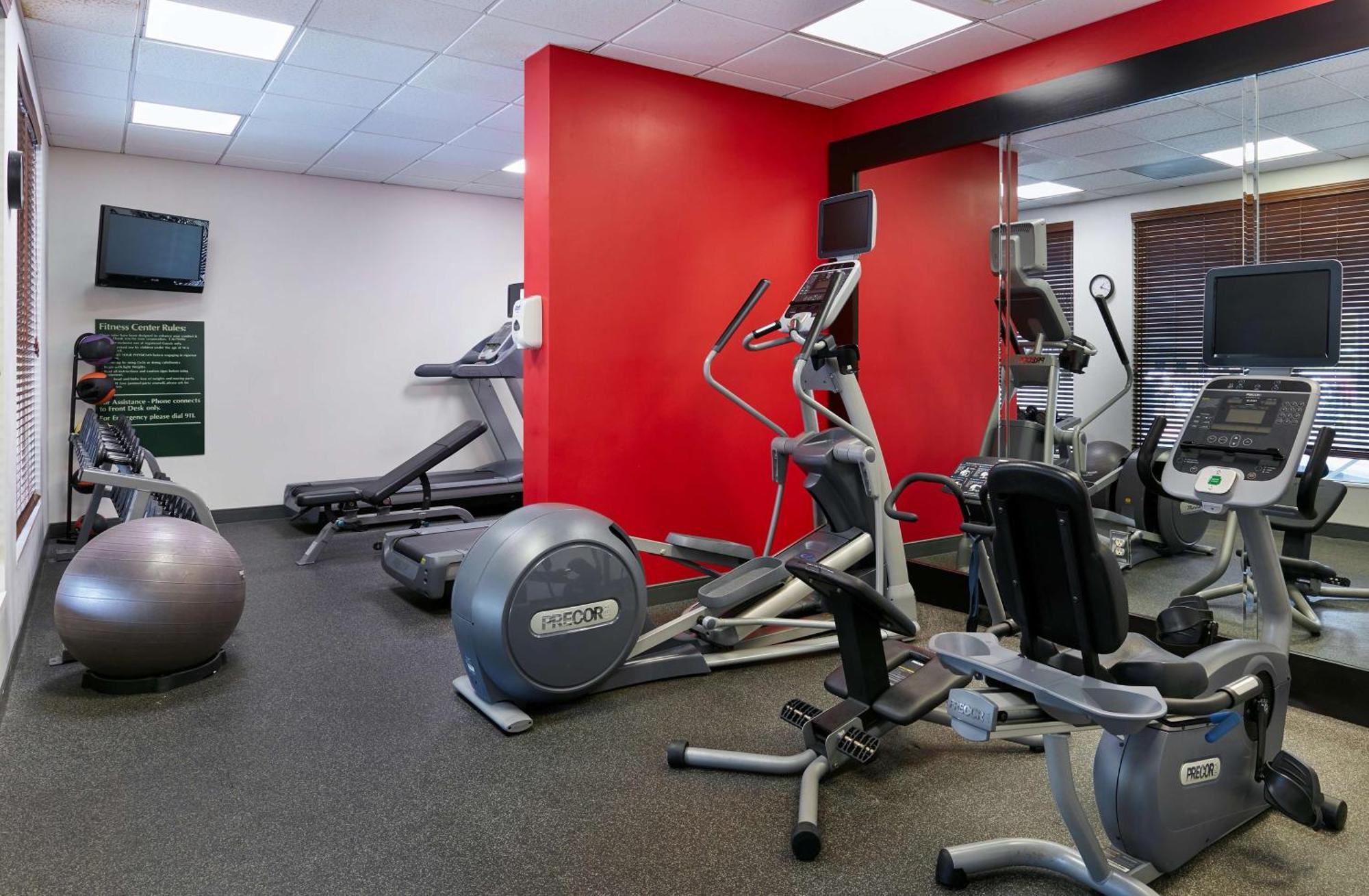 Hilton Garden Inn Charlotte North Экстерьер фото