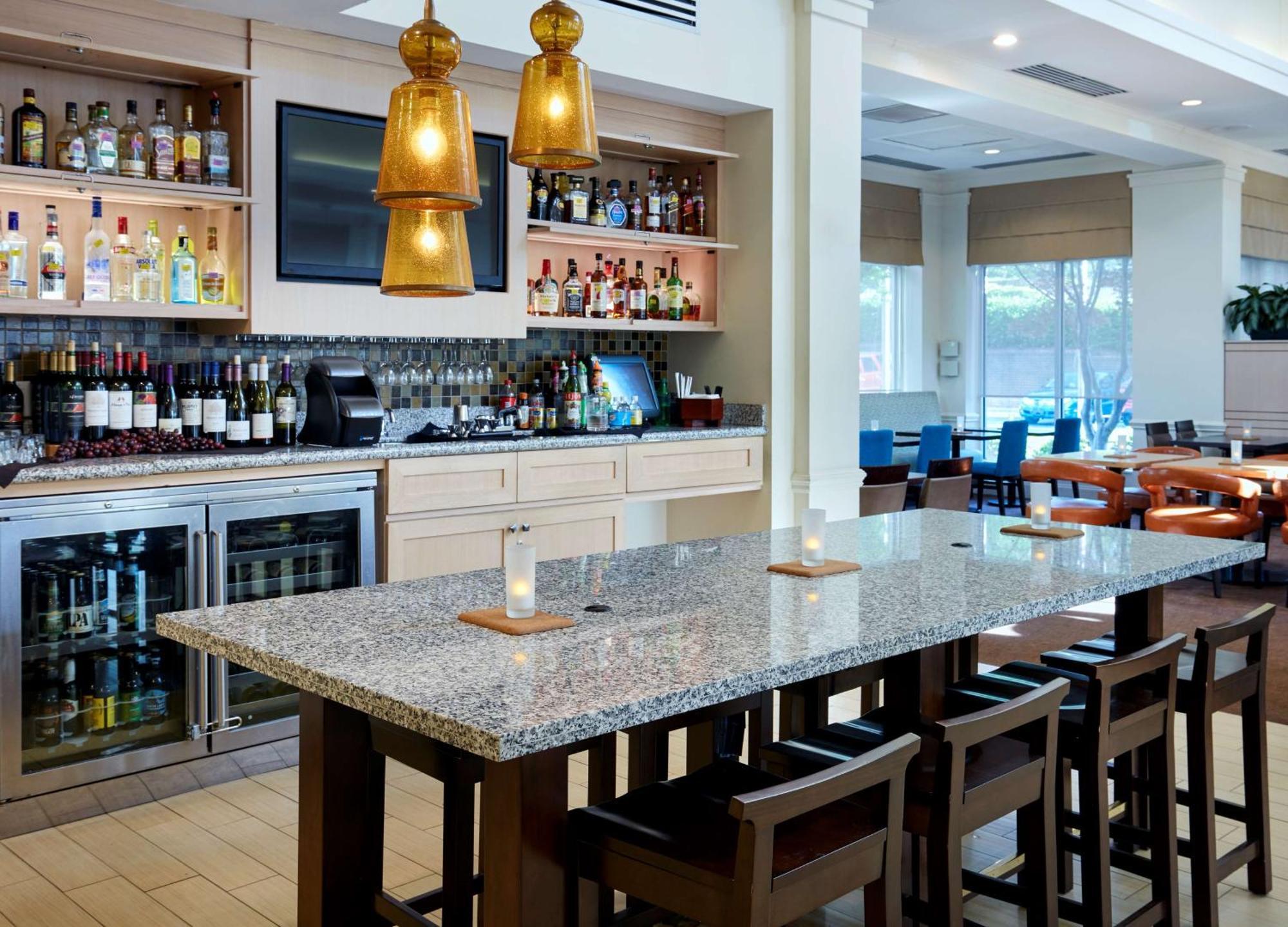Hilton Garden Inn Charlotte North Экстерьер фото